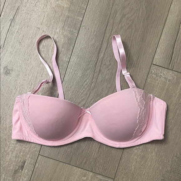 Other - Elegant Pretty Pink Lace Trim Bra Adjustable Straps Turns Strapless